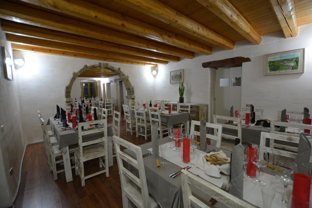 Abas Ristorante Pizzeria Affittacamere Ales Luaran gambar