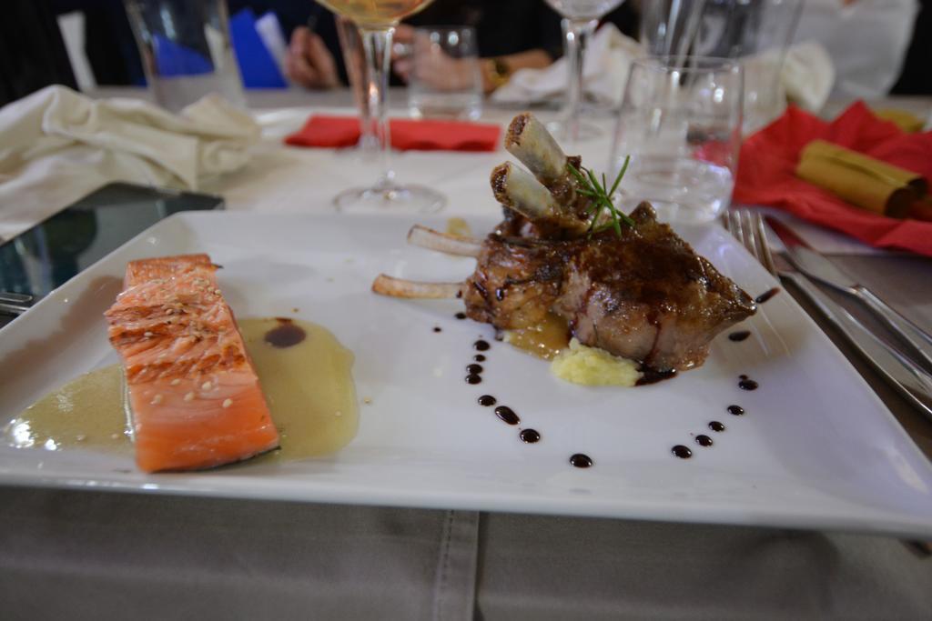 Abas Ristorante Pizzeria Affittacamere Ales Luaran gambar