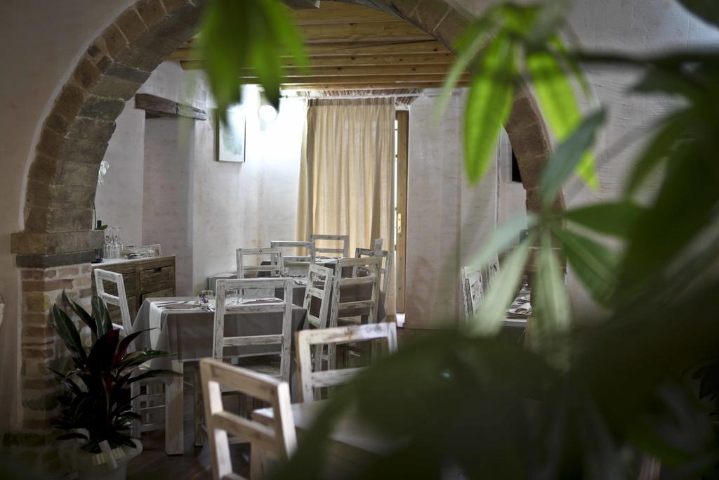 Abas Ristorante Pizzeria Affittacamere Ales Luaran gambar