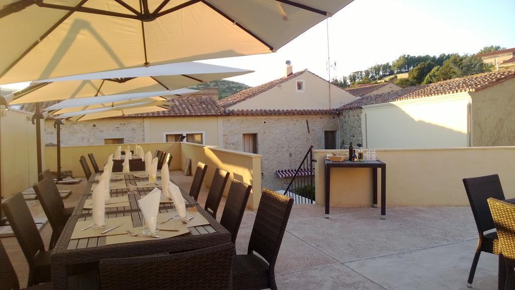 Abas Ristorante Pizzeria Affittacamere Ales Luaran gambar